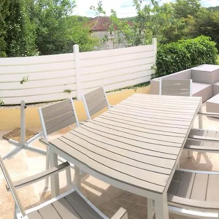 D'est En Ouest Casa de Férias Montcuq