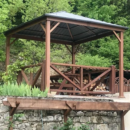 D'est En Ouest Casa de Férias Montcuq